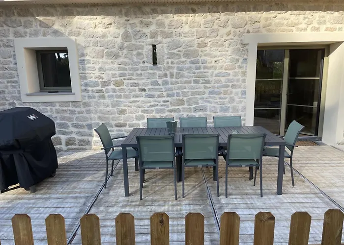Les Pins Qui Chuchotent